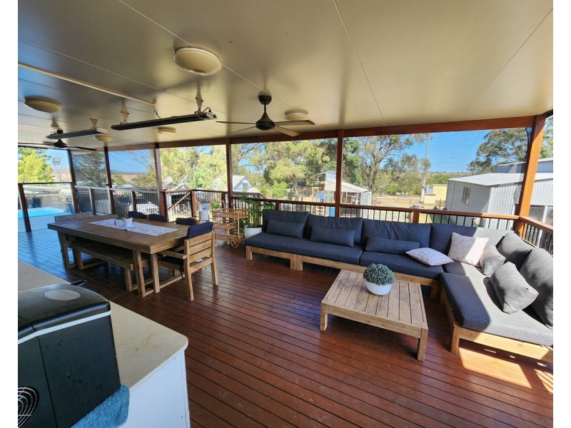 25 King Street, Goombungee QLD 4354