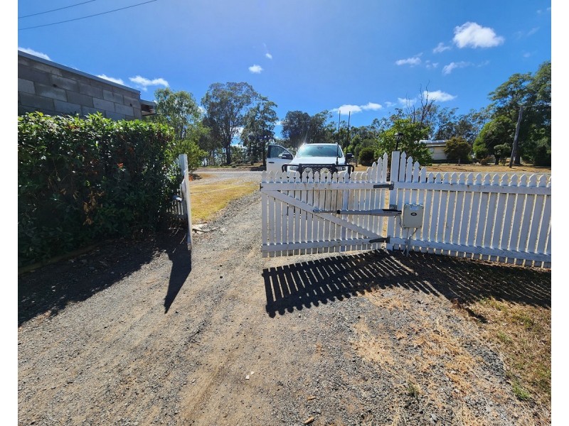 25 King Street, Goombungee QLD 4354