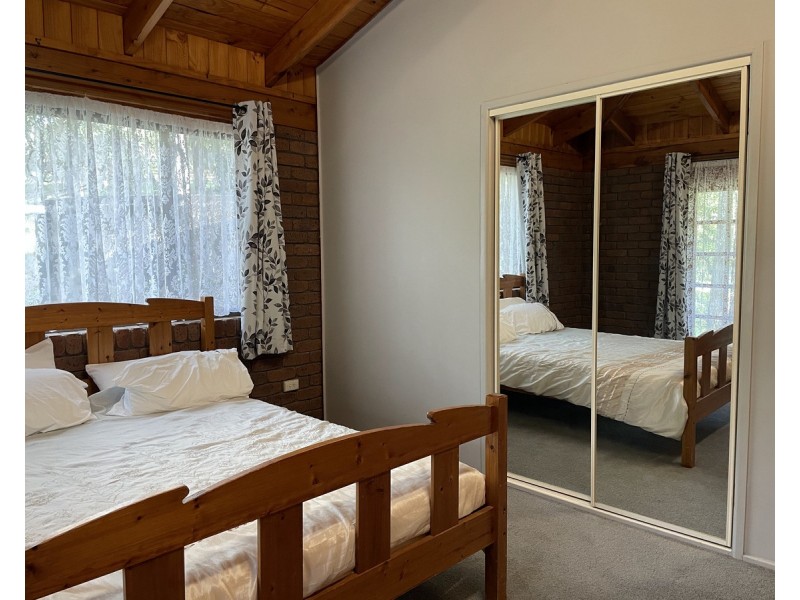 11 Woodland Crescent, Withcott QLD 4352