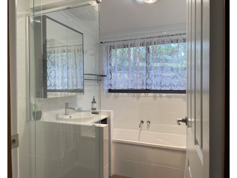11 Woodland Crescent, Withcott QLD 4352