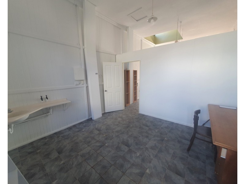 3/2 Charlotte Street, Crows Nest QLD 4355