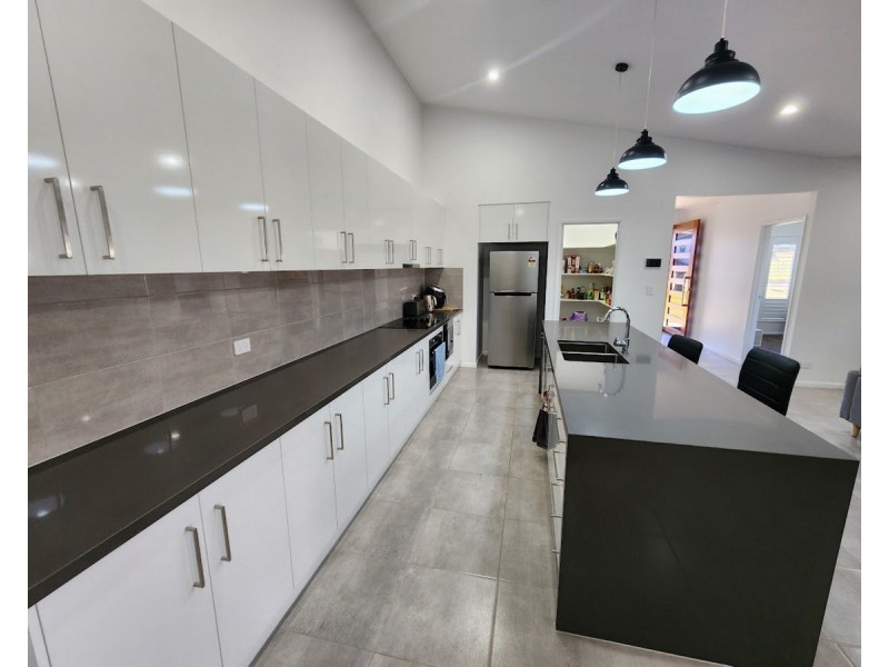 24 McGrory Drive, Kearneys Spring QLD 4350