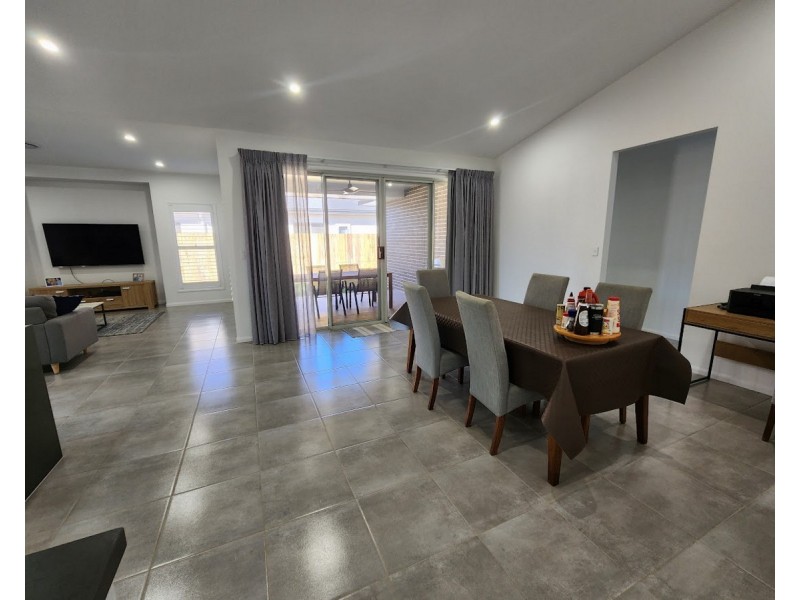 24 McGrory Drive, Kearneys Spring QLD 4350