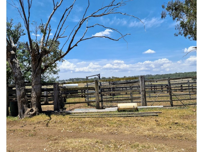 2073 Kingsthorpe Haden Road, Goombungee QLD 4354