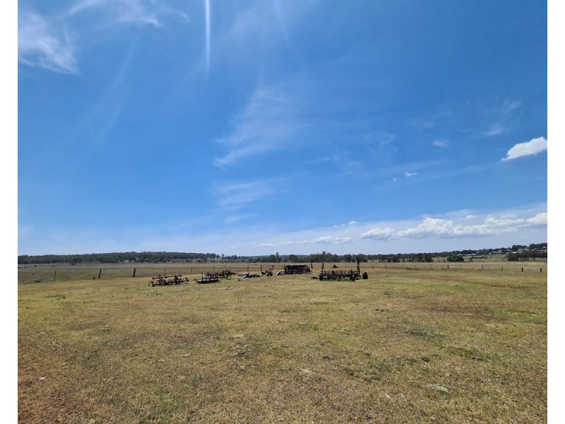 2073 Kingsthorpe Haden Road, Goombungee QLD 4354