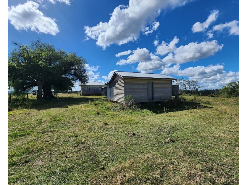 5227 New England Highway, Emu Creek QLD 4355