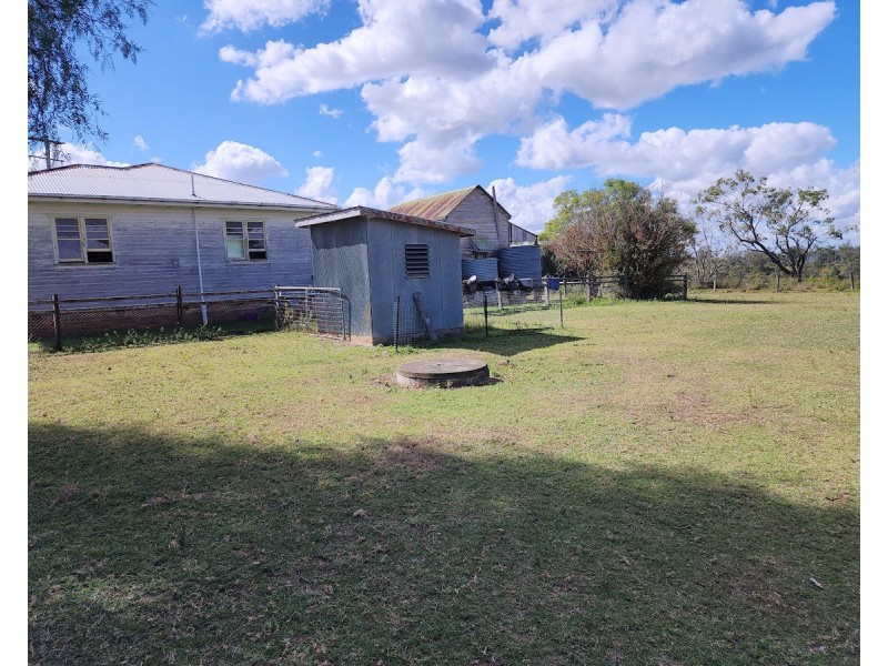 5227 New England Highway, Emu Creek QLD 4355