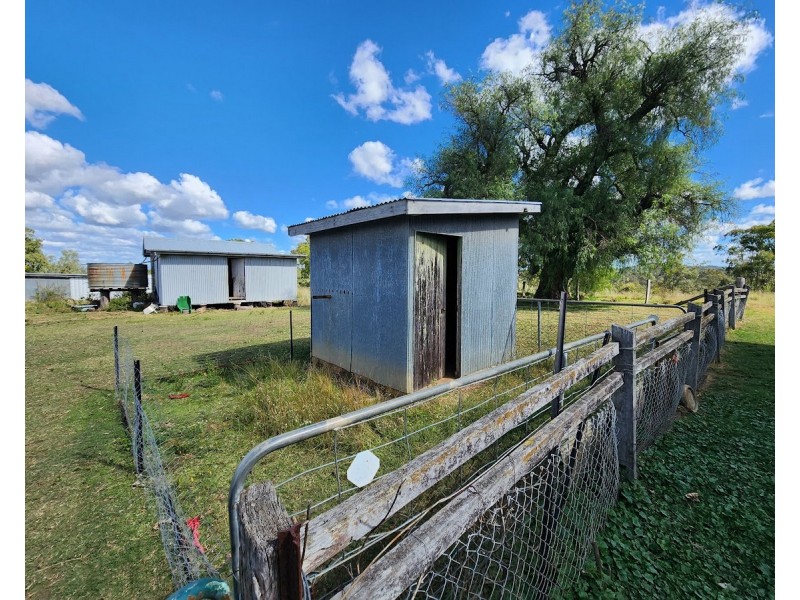 5227 New England Highway, Emu Creek QLD 4355