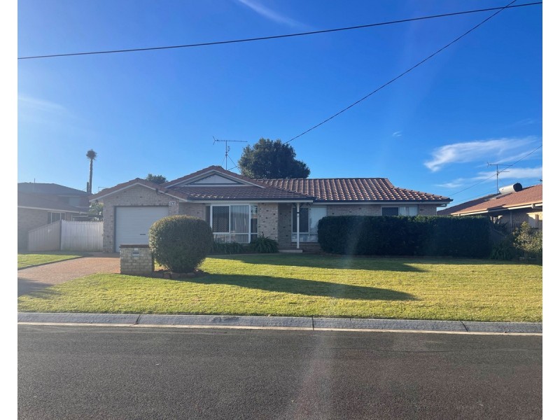 17 Edzill Street, Wilsonton Heights QLD 4350
