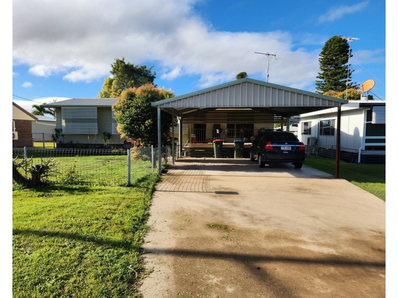 12 Hamilton Street, Moura QLD 4718