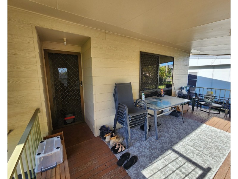 12 Hamilton Street, Moura QLD 4718