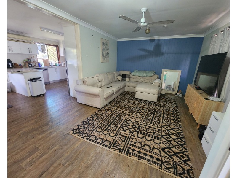 12 Hamilton Street, Moura QLD 4718