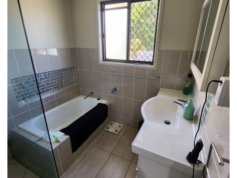 12 Hamilton Street, Moura QLD 4718