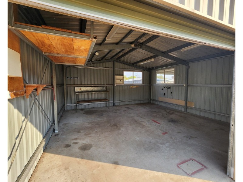 12 Hamilton Street, Moura QLD 4718