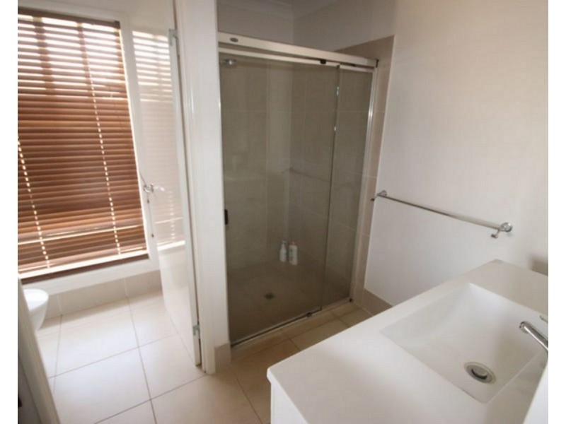 16 Thomas Street, Cambooya QLD 4358