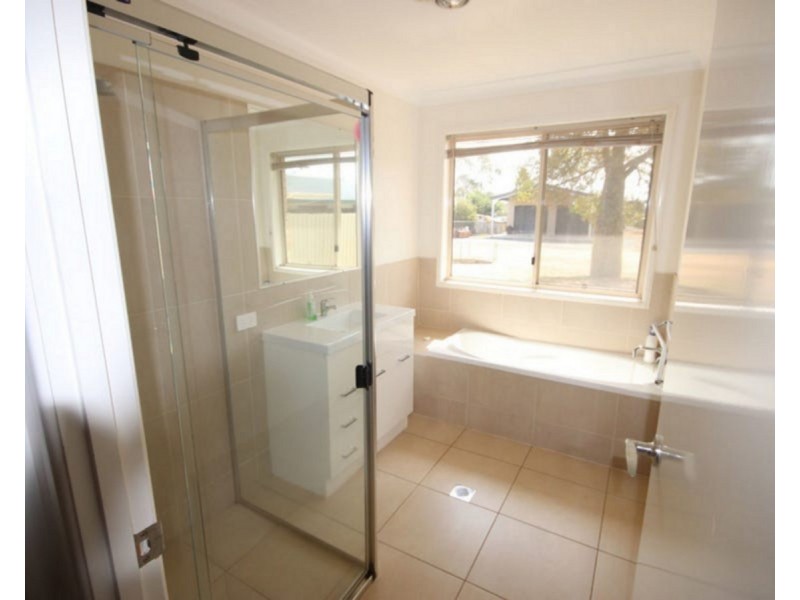 16 Thomas Street, Cambooya QLD 4358