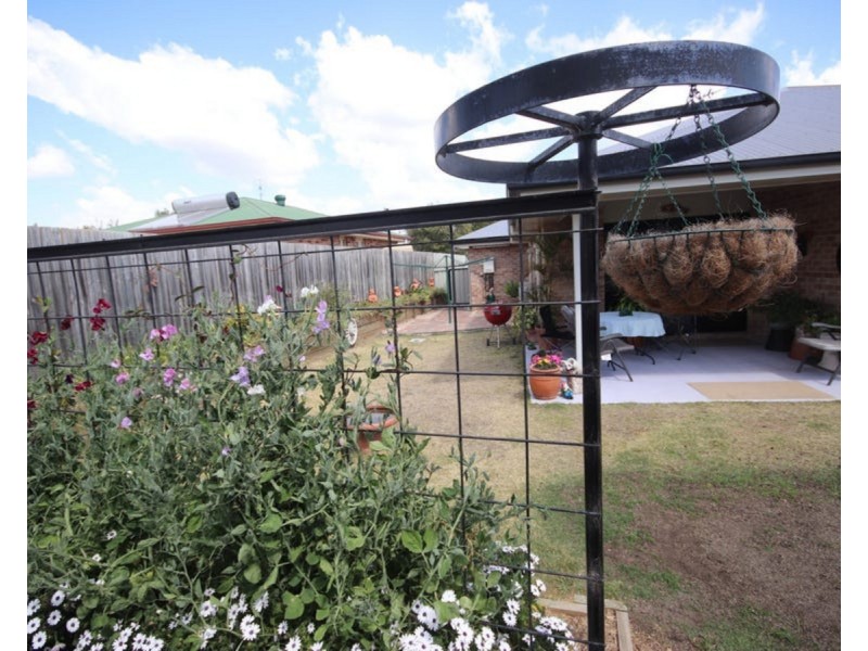 18 Lee Court, Crows Nest QLD 4355