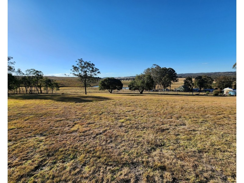 2/52 Woodlea Court, Crows Nest QLD 4355