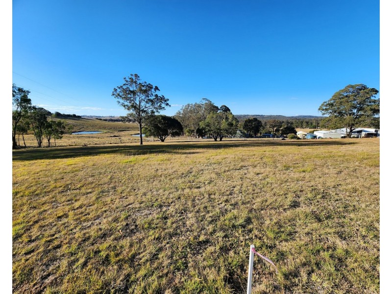 2/52 Woodlea Court, Crows Nest QLD 4355