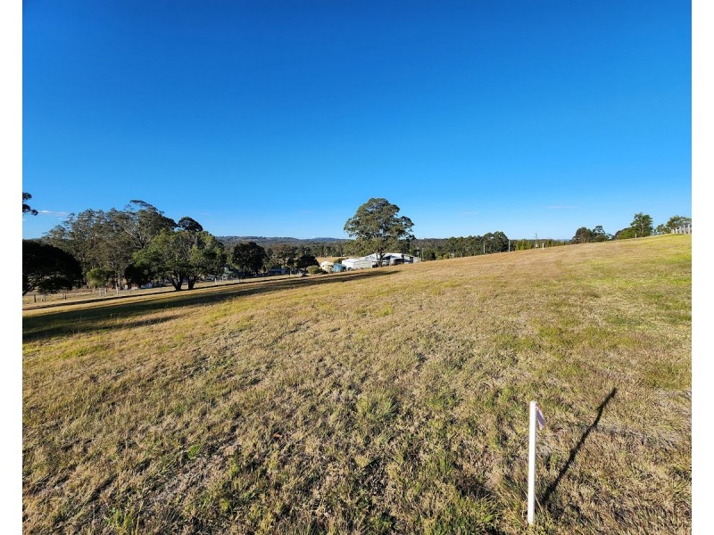 2/52 Woodlea Court, Crows Nest QLD 4355