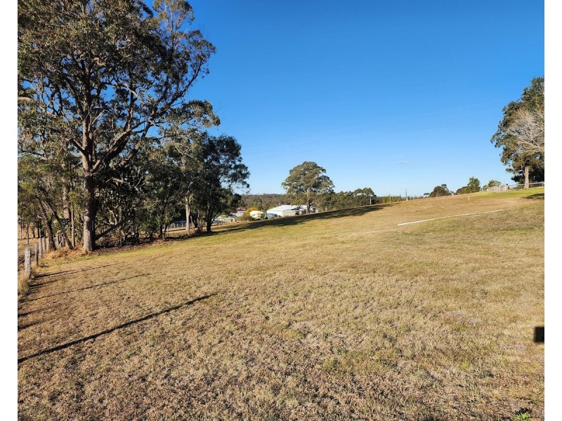 2/52 Woodlea Court, Crows Nest QLD 4355