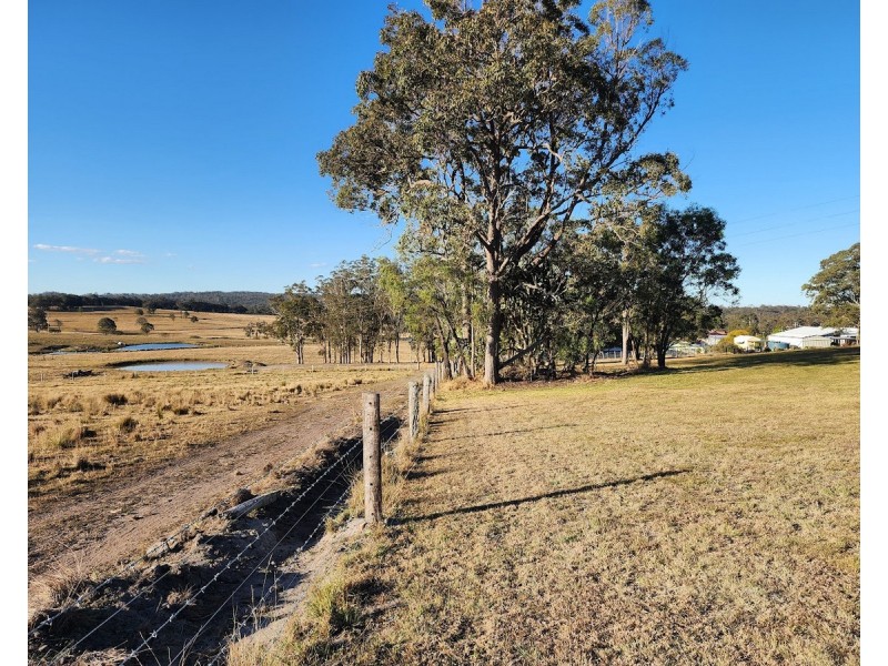 2/52 Woodlea Court, Crows Nest QLD 4355