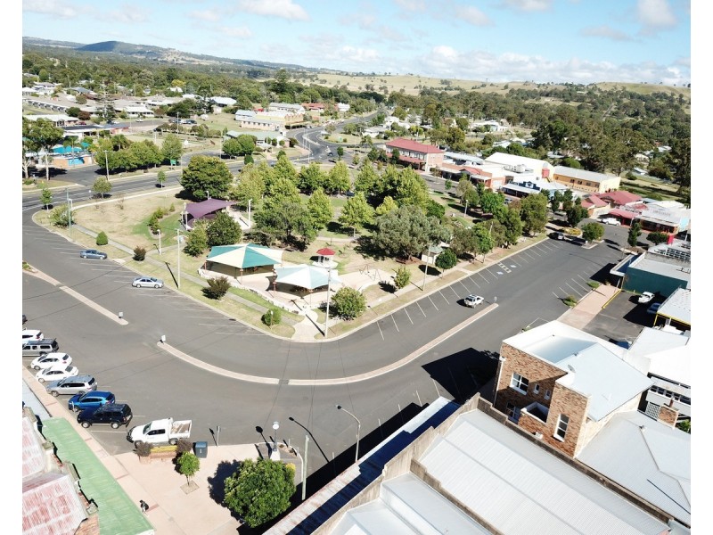 2/52 Woodlea Court, Crows Nest QLD 4355