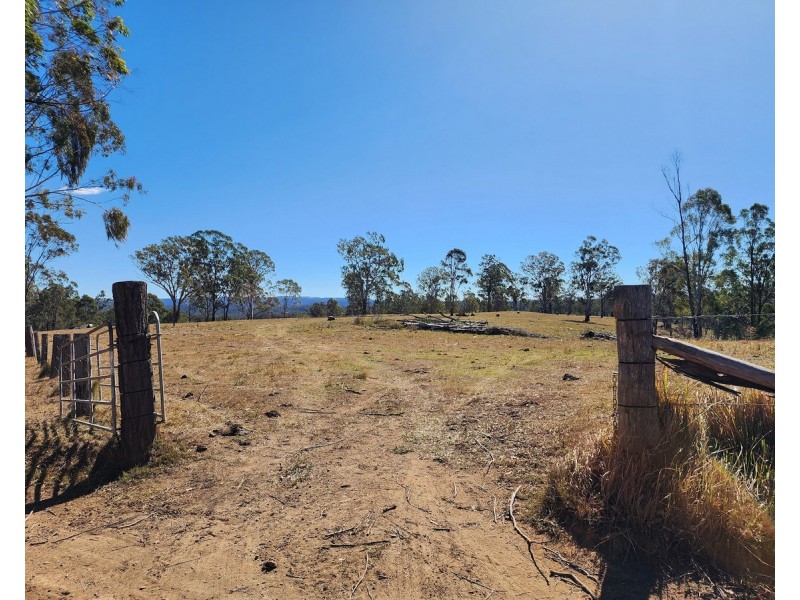 128 Garvey Road, Ravensbourne QLD 4352