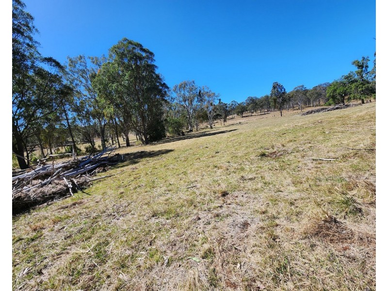 1 Garvey Road, Ravensbourne QLD 4352