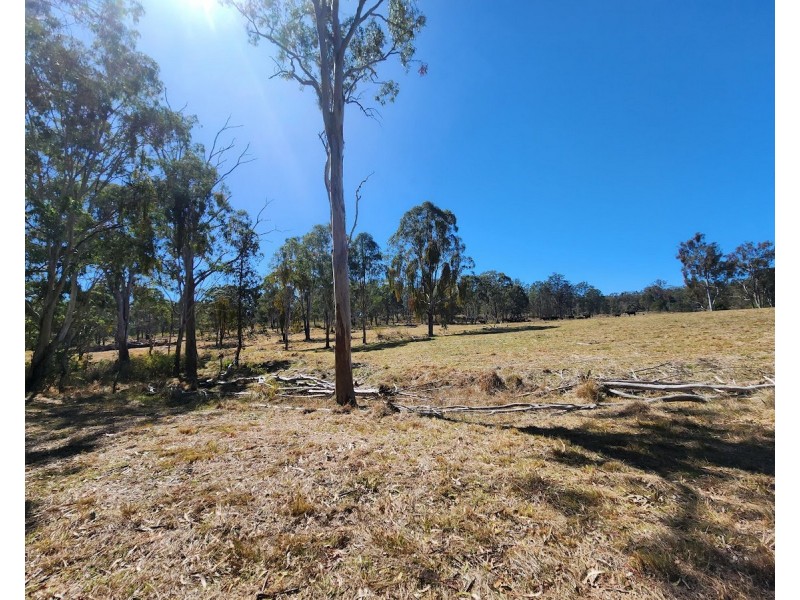 1 Garvey Road, Ravensbourne QLD 4352