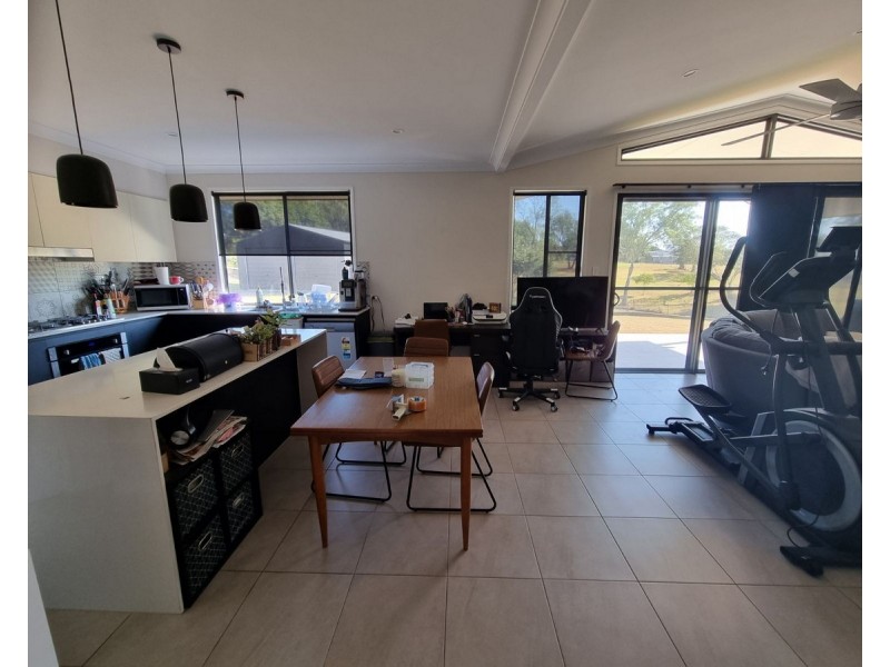 6 Bottle Tree Court, Withcott QLD 4352