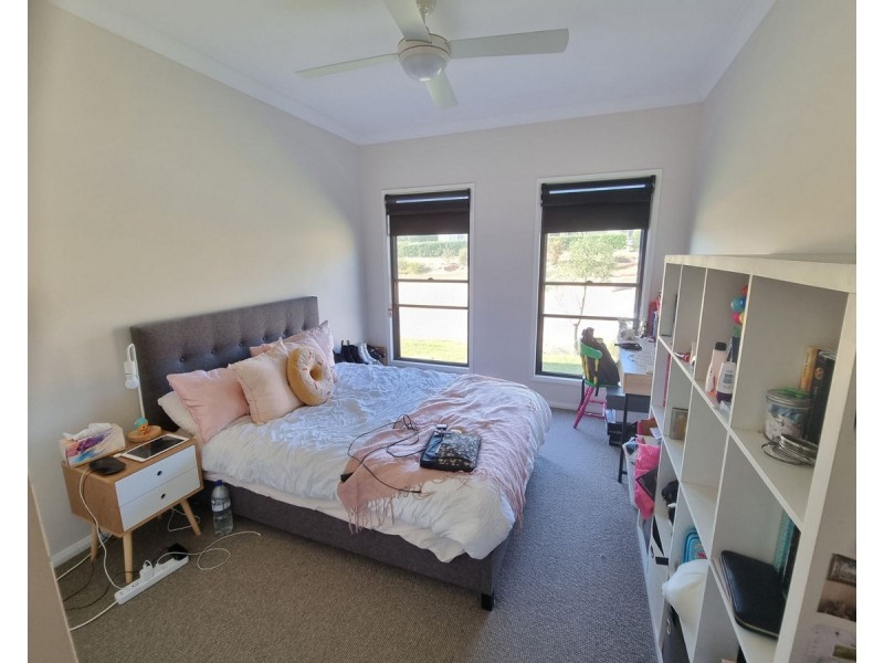 6 Bottle Tree Court, Withcott QLD 4352
