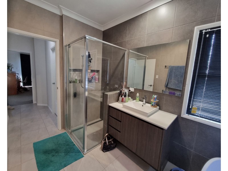 6 Bottle Tree Court, Withcott QLD 4352