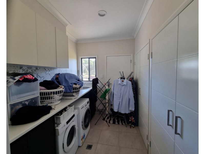 6 Bottle Tree Court, Withcott QLD 4352