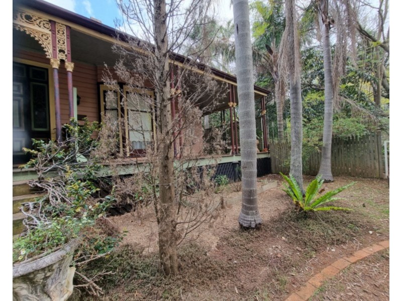 15 Newmarket Street, Newtown QLD 4350