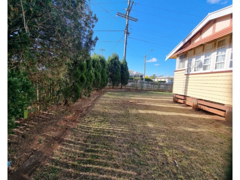 262 North Street, Rockville QLD 4350