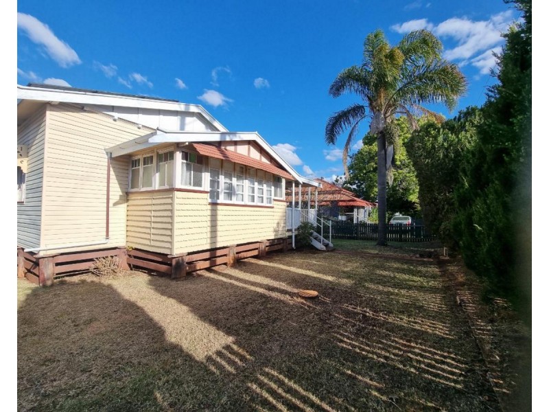 262 North Street, Rockville QLD 4350