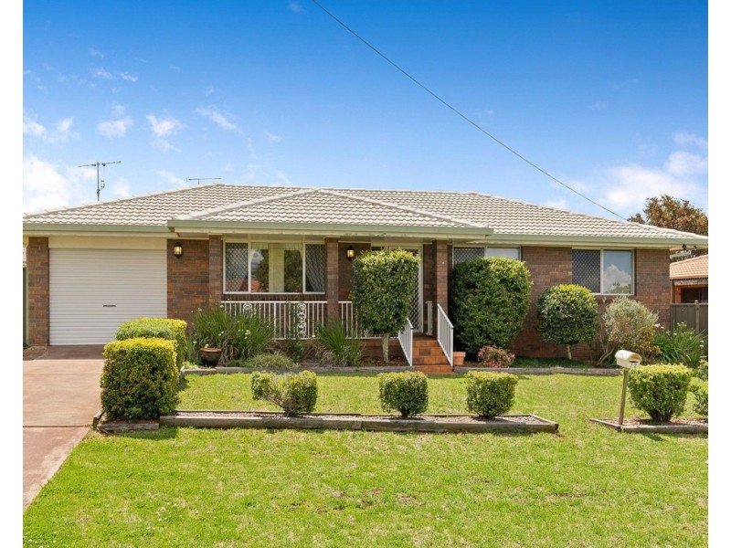72 Jennifer Crescent, Darling Heights QLD 4350