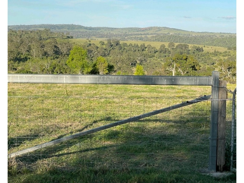 119 Hartwigs Road, Douglas QLD 4354