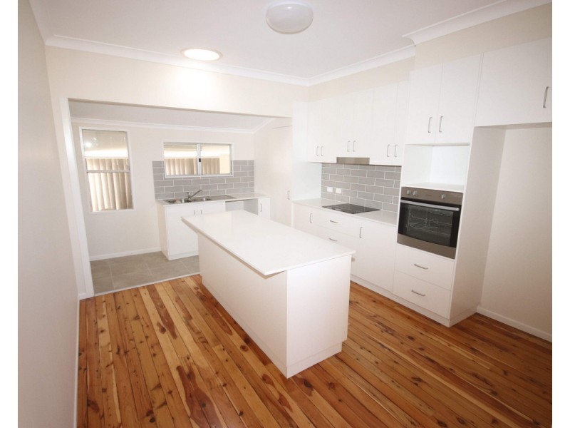 325 James Street, Newtown QLD 4350