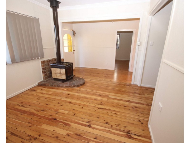 325 James Street, Newtown QLD 4350