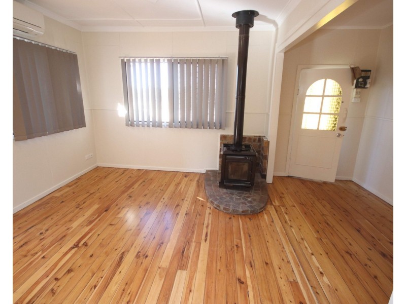 325 James Street, Newtown QLD 4350