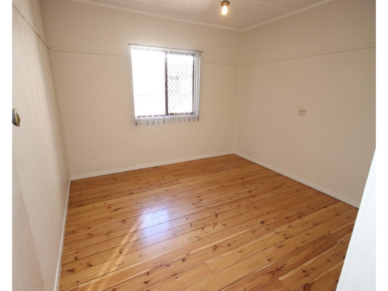 325 James Street, Newtown QLD 4350