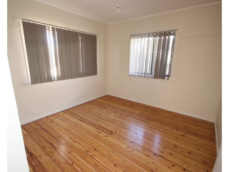 325 James Street, Newtown QLD 4350