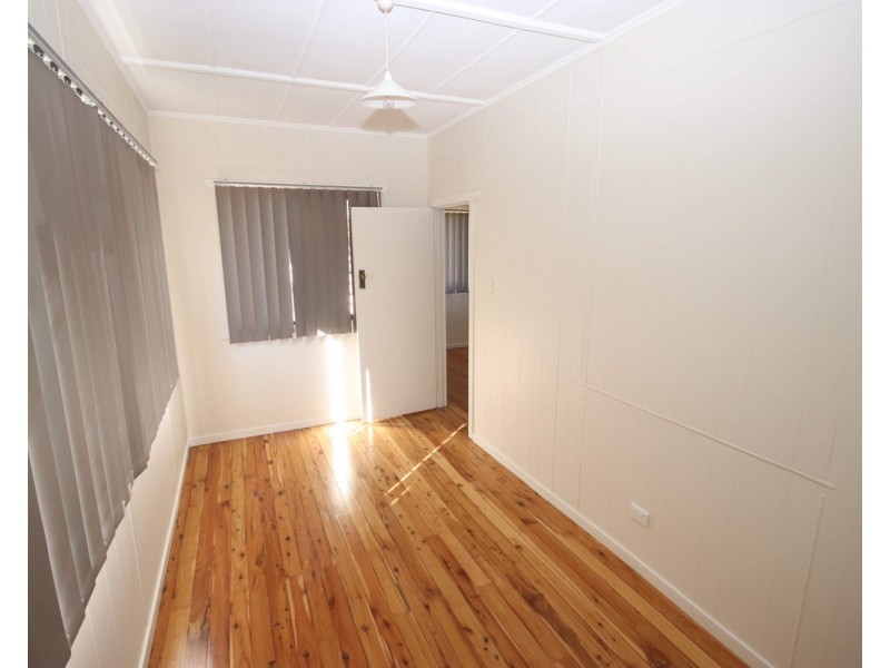 325 James Street, Newtown QLD 4350