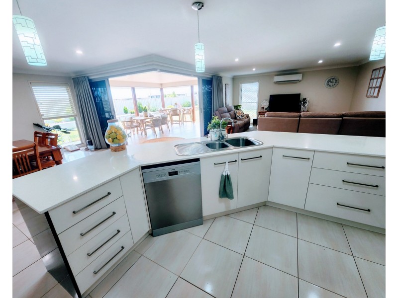 22 Ridge Drive, Cambooya QLD 4358