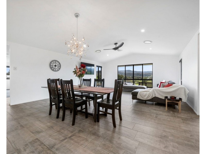 11 Skyline Drive, Withcott QLD 4352