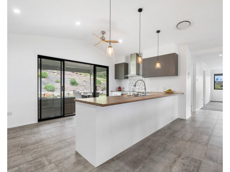 11 Skyline Drive, Withcott QLD 4352