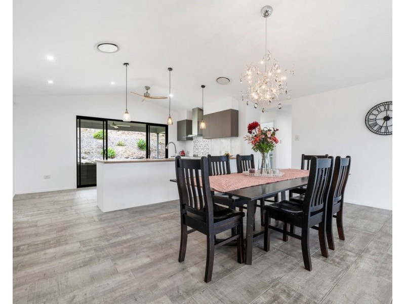 11 Skyline Drive, Withcott QLD 4352