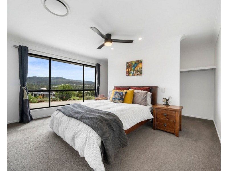 11 Skyline Drive, Withcott QLD 4352